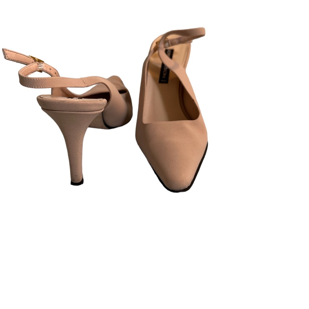 Vintage Adrienne Vittadini size 7B nude shoes